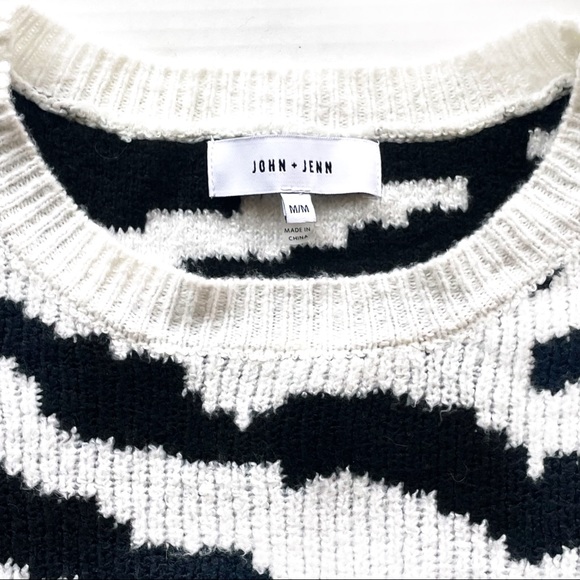 John + Jenn Abstract Zebra Pullover Medium - Picture 4 of 4
